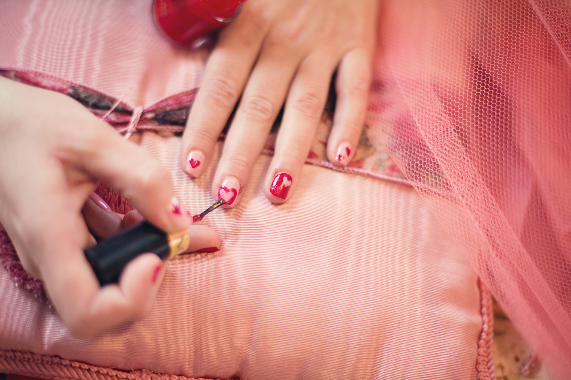 Simple Home Care Pointers for Healthy and Beautiful Nails
